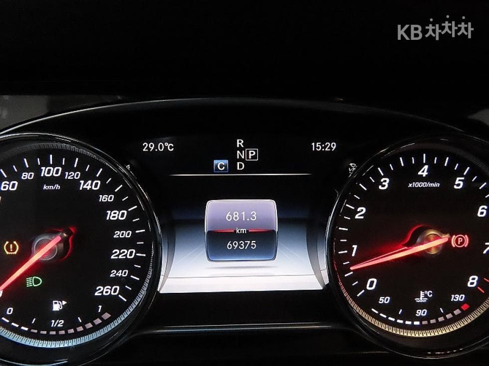 Mercedes-Benz E-Class (W213)E200 Avantgarde - 8