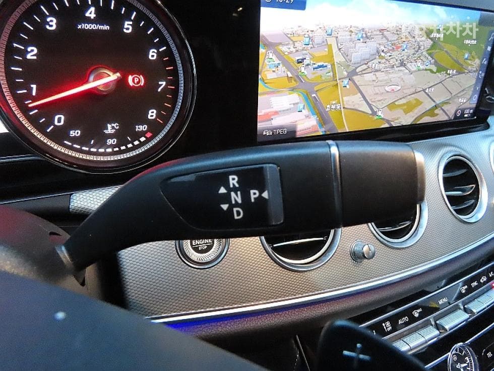 Mercedes-Benz E-Class (W213)E200 Avantgarde - 9