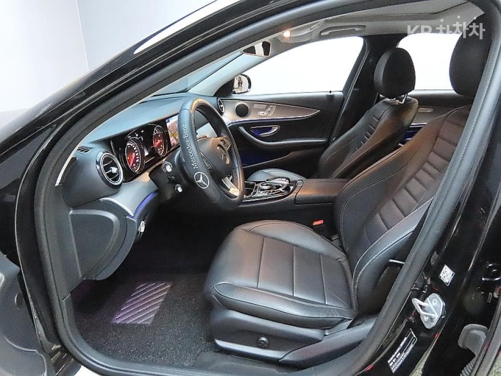 Mercedes-Benz E-Class (W213)E200 Avantgarde - 10