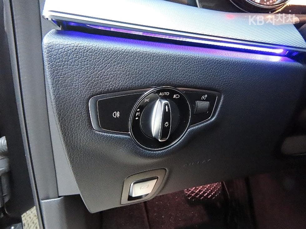Mercedes-Benz E-Class (W213)E200 Avantgarde - 12