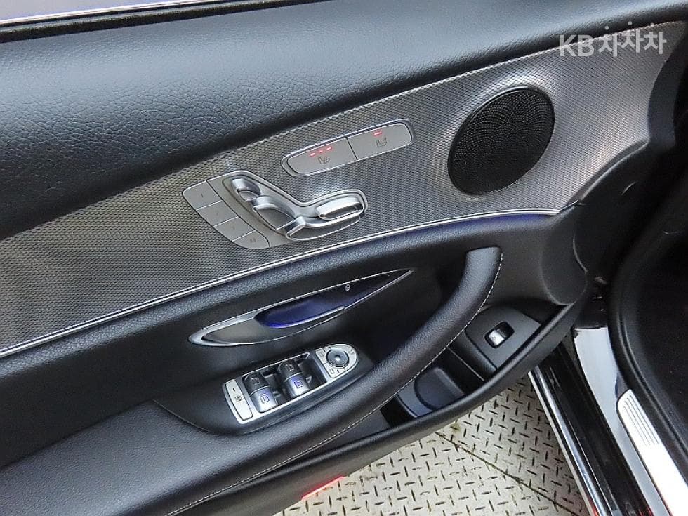 Mercedes-Benz E-Class (W213)E200 Avantgarde - 13