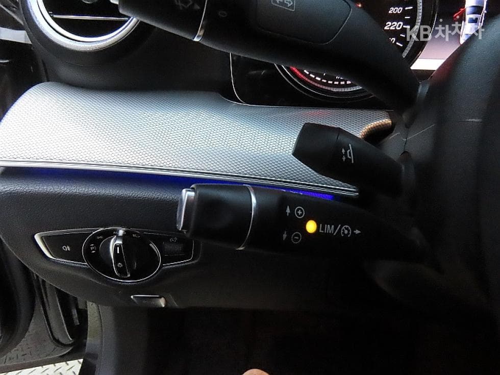 Mercedes-Benz E-Class (W213)E200 Avantgarde - 14