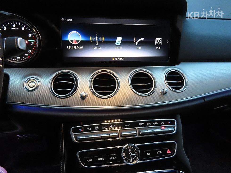 Mercedes-Benz E-Class (W213)E200 Avantgarde - 16