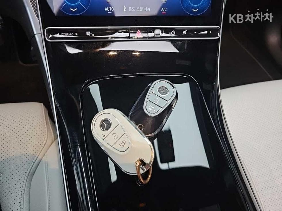 Mercedes-Benz C-Клас 6세대(W206)C200 AMG Line - 10