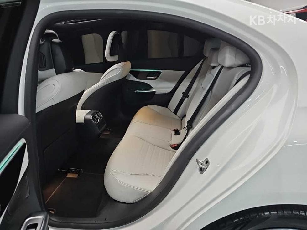 Mercedes-Benz C-Клас 6세대(W206)C200 AMG Line - 12