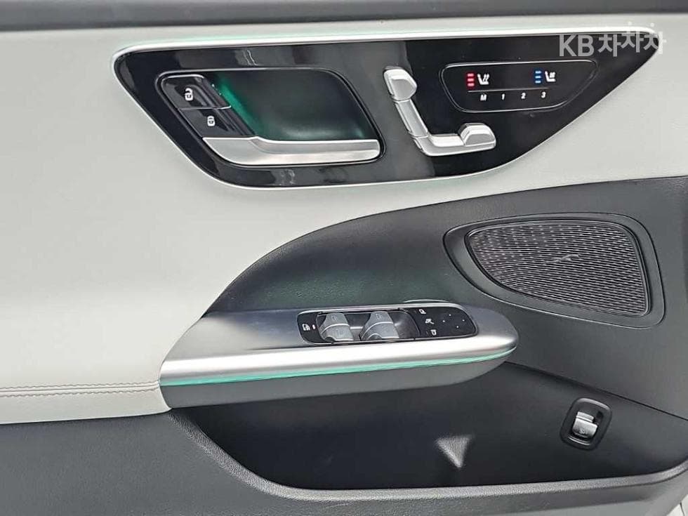 Mercedes-Benz C-Клас 6세대(W206)C200 AMG Line - 16