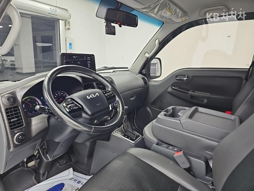Kia The New (facelift) Bongo 3 (light truck) EV1 Ton 2WD Extra Long King Cab GLS - 6
