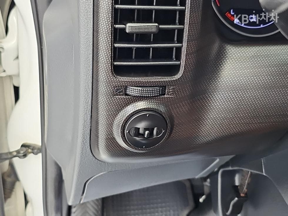 Kia The New (facelift) Bongo 3 (light truck) EV1 Ton 2WD Extra Long King Cab GLS - 17