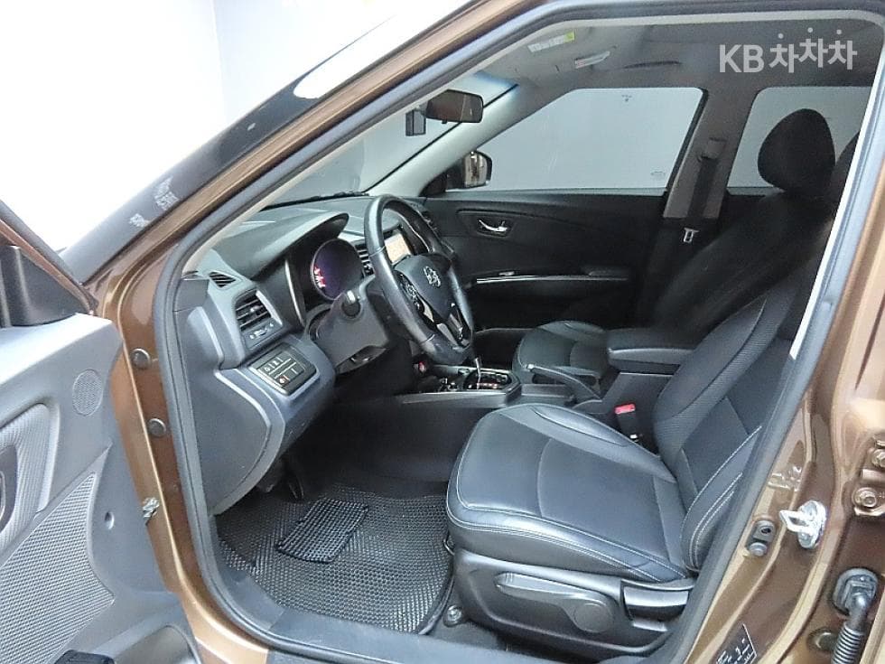 KG Mobility TivoliGasoline VX - 10