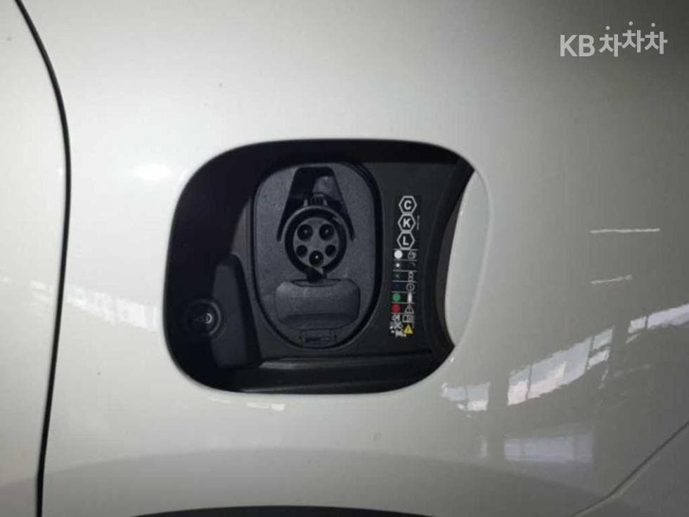Porsche 마칸 EV4S Standard - 15