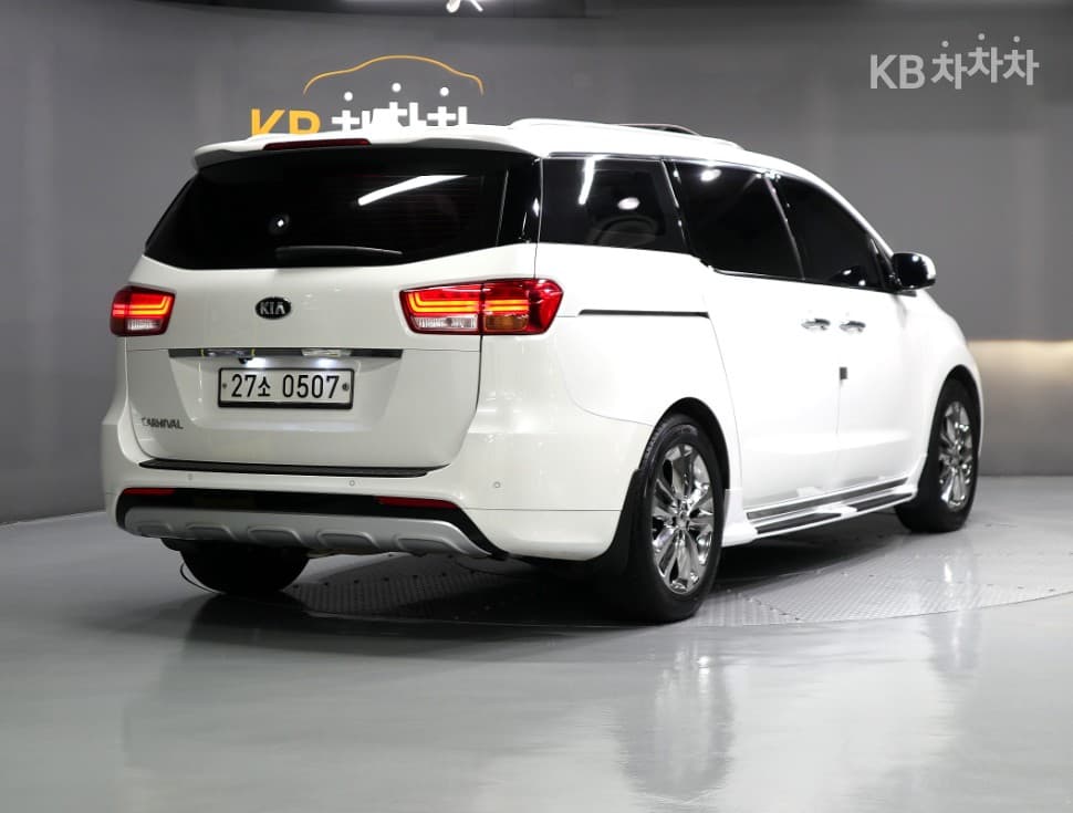 Kia All New Carnival9-seater 2.2 Diesel Prestige - 3