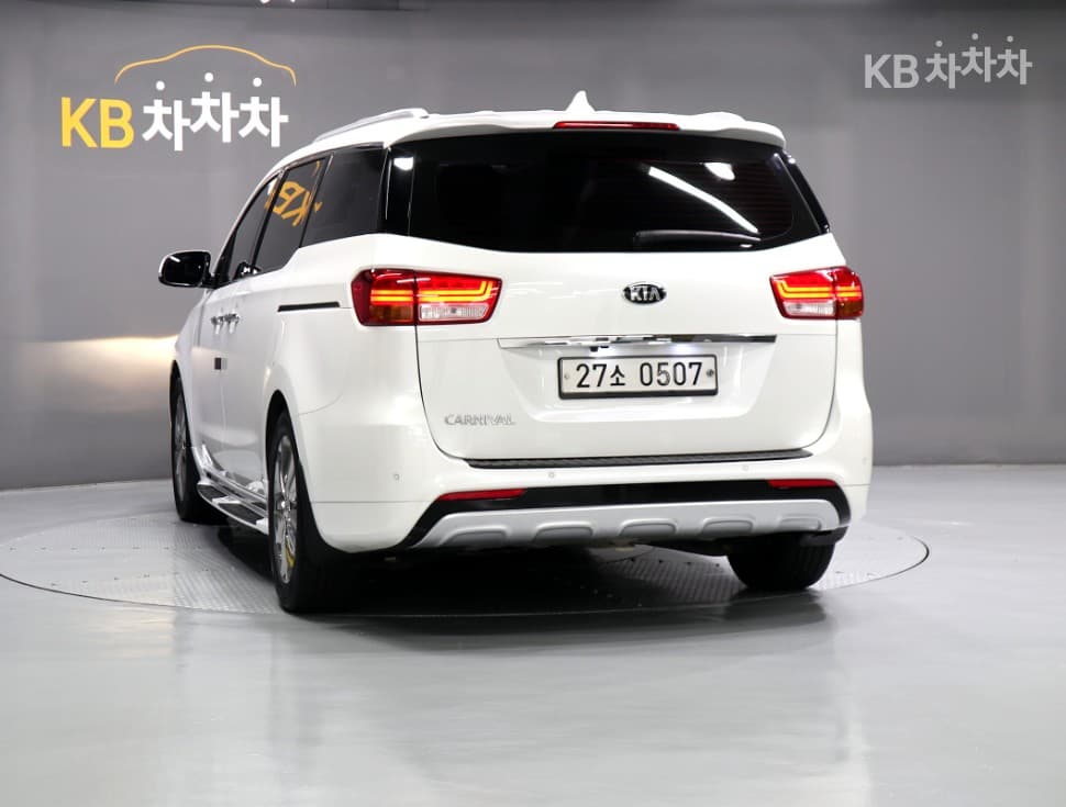 Kia All New Carnival9-seater 2.2 Diesel Prestige - 4