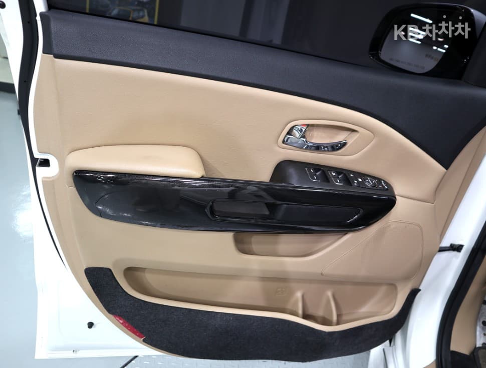 Kia All New Carnival9-seater 2.2 Diesel Prestige - 8