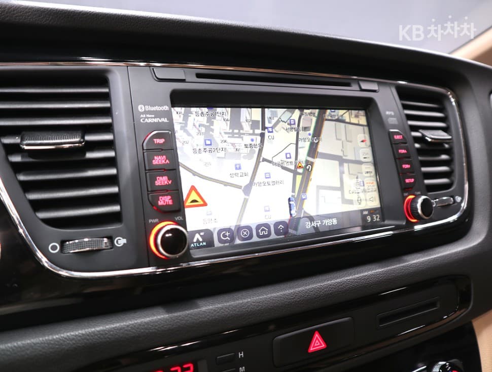 Kia All New Carnival9-seater 2.2 Diesel Prestige - 11