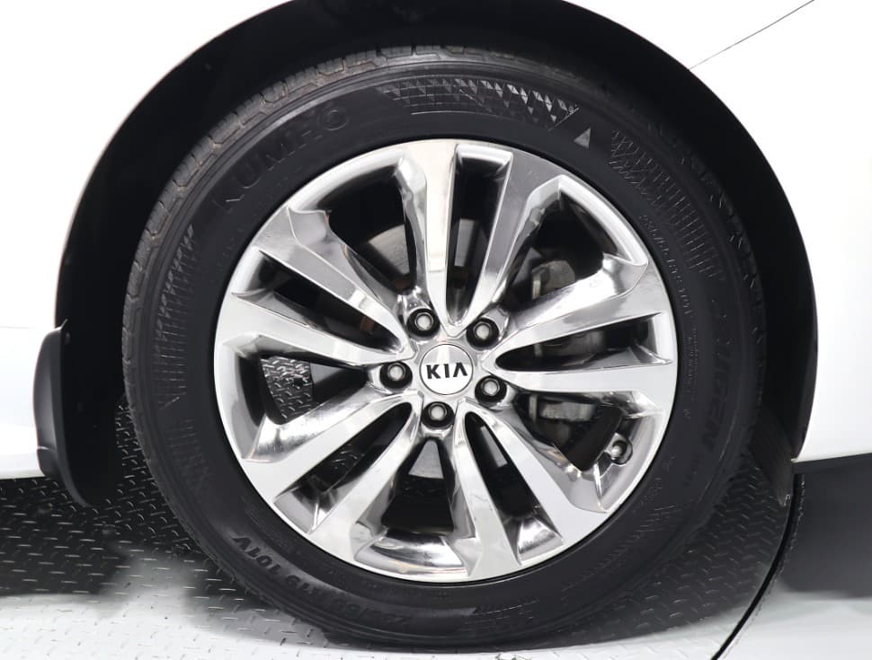 Kia All New Carnival9-seater 2.2 Diesel Prestige - 18
