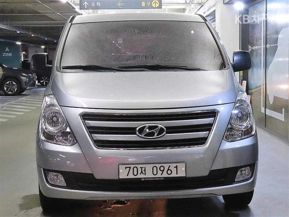 Hyundai Grand Starex12-seater Wagon CVX Modern - 2