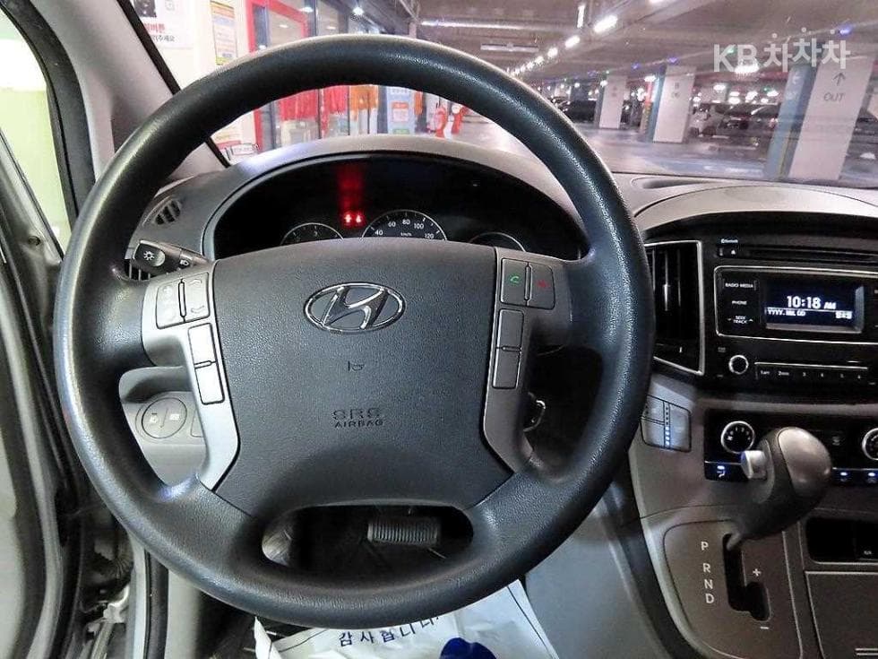 Hyundai Grand Starex12-seater Wagon CVX Modern - 8