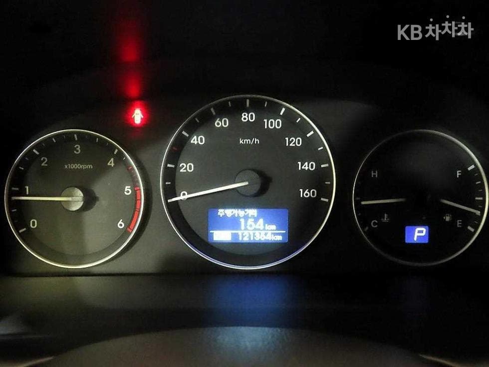Hyundai Grand Starex12-seater Wagon CVX Modern - 9