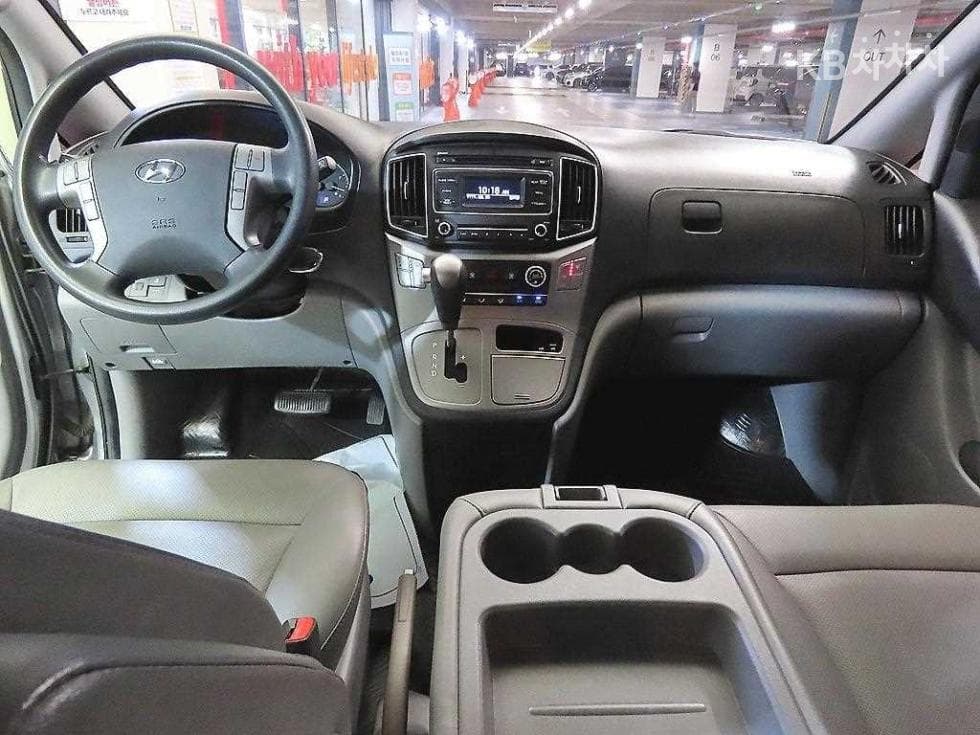 Hyundai Grand Starex12-seater Wagon CVX Modern - 10