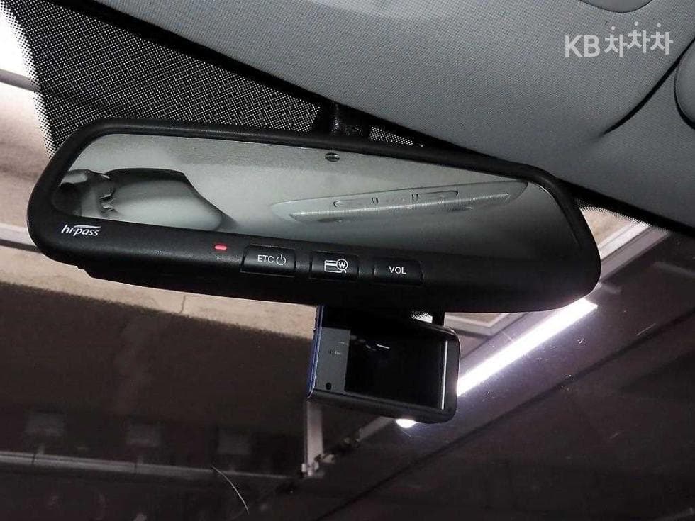 Hyundai Grand Starex12-seater Wagon CVX Modern - 14