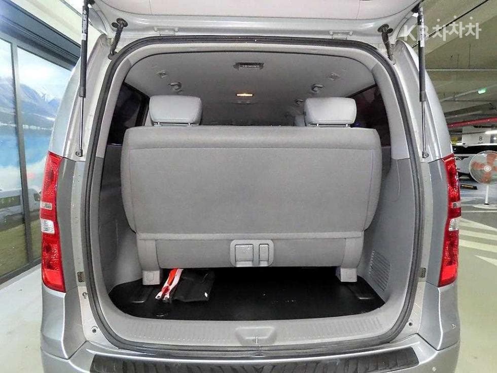 Hyundai Grand Starex12-seater Wagon CVX Modern - 15