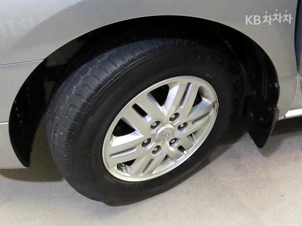 Hyundai Grand Starex12-seater Wagon CVX Modern - 17