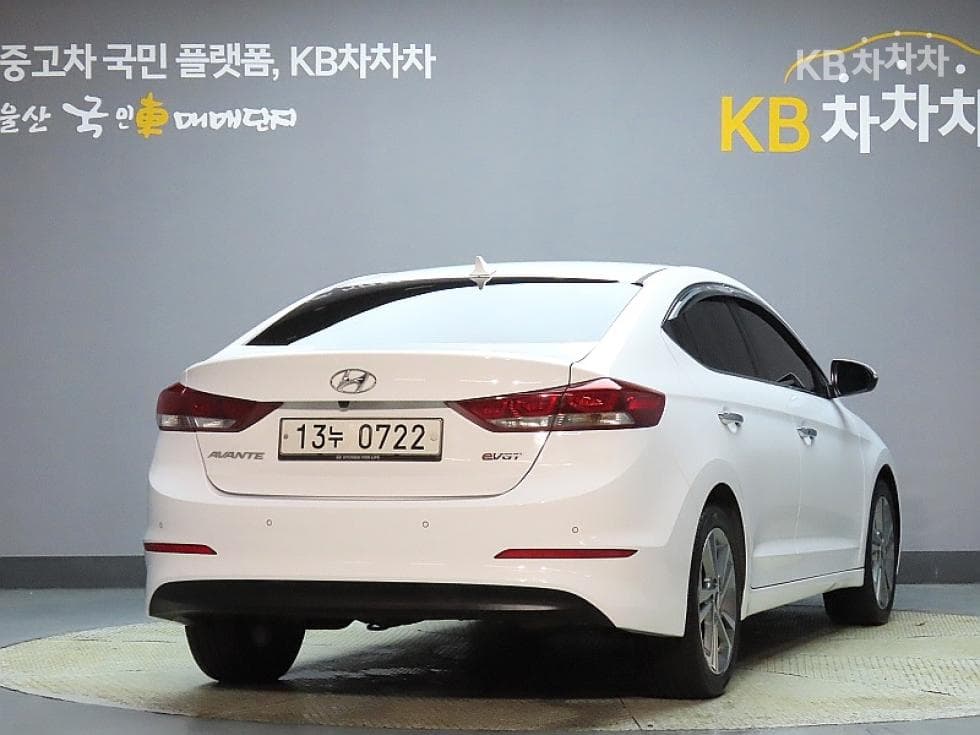 Hyundai Avante (Elantra)AD1.6 e-VGT Premium - 2