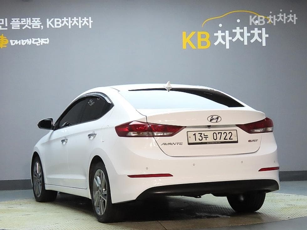 Hyundai Avante (Elantra)AD1.6 e-VGT Premium - 4