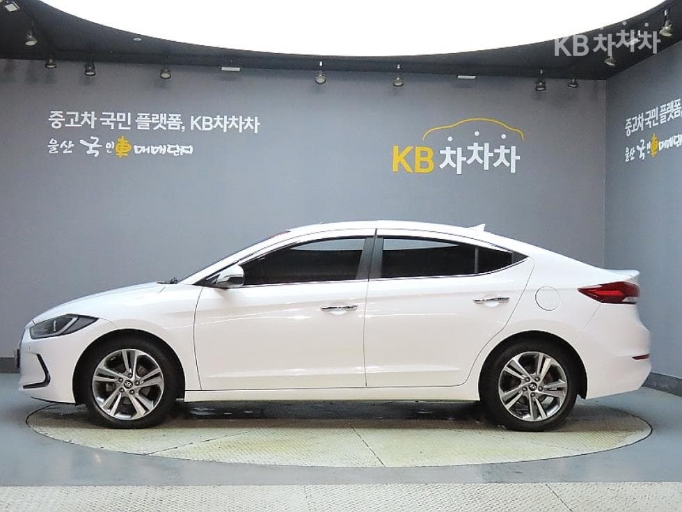 Hyundai Avante (Elantra)AD1.6 e-VGT Premium - 5