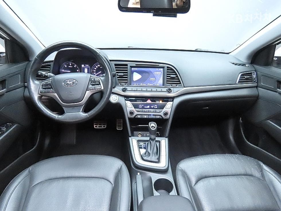Hyundai Avante (Elantra)AD1.6 e-VGT Premium - 6