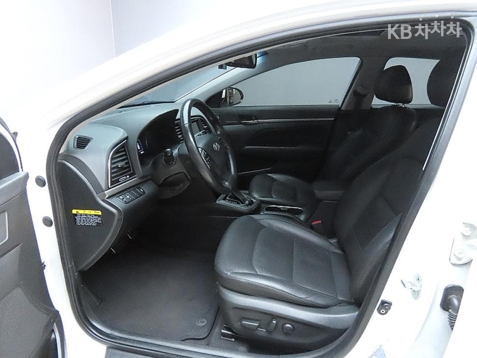 Hyundai Avante (Elantra)AD1.6 e-VGT Premium - 10