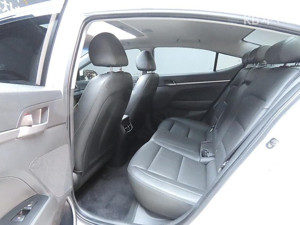 Hyundai Avante (Elantra)AD1.6 e-VGT Premium - 11