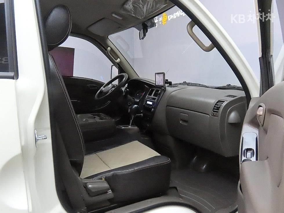 Hyundai Porter 2Extra Long Super Cab CRDi Style - 10