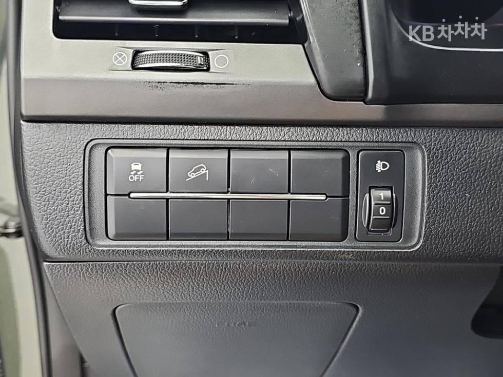 KG Mobility The New (facelift) Rexton Sports Khan2.2 4WD Prestige - 17
