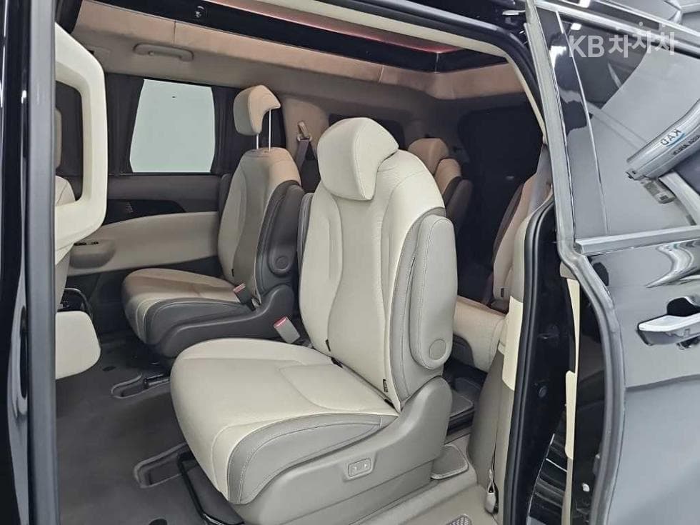 Kia The New (facelift) Carnival Hybrid 4th generationHigh Limousine (Carnival) 1.6 HEV 9-seater Signature - 12