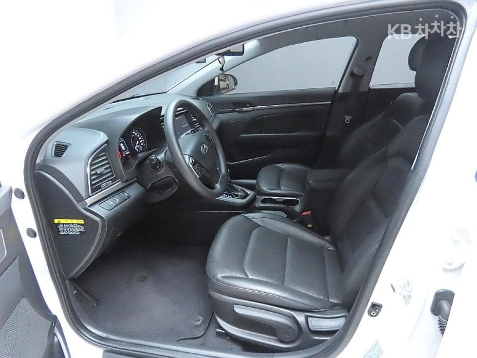 Hyundai Avante (Elantra)AD1.6 GDi Value Plus - 10