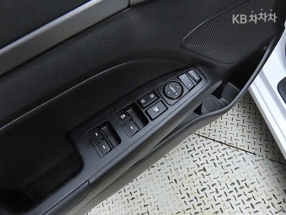 Hyundai Avante (Elantra)AD1.6 GDi Value Plus - 13