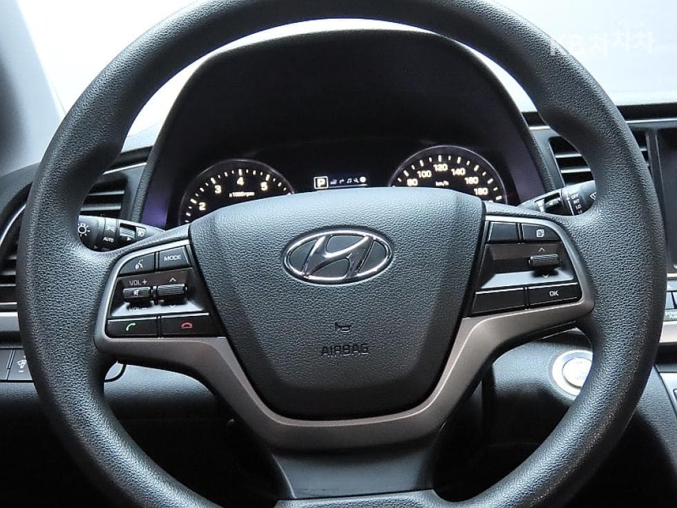 Hyundai Avante (Elantra)AD1.6 GDi Value Plus - 18