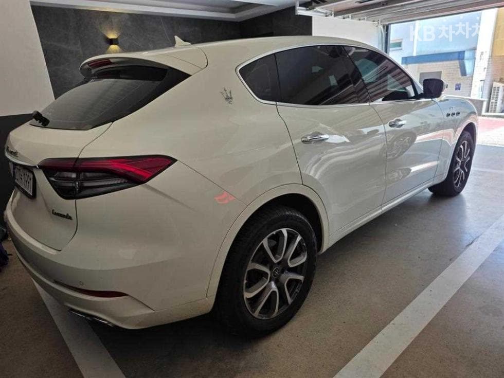 마세라티 르반떼2.0 AWD GT - 4