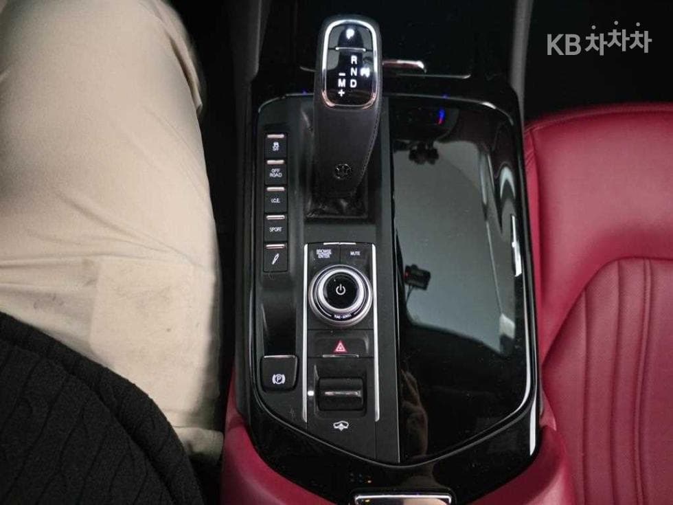 마세라티 르반떼2.0 AWD GT - 14