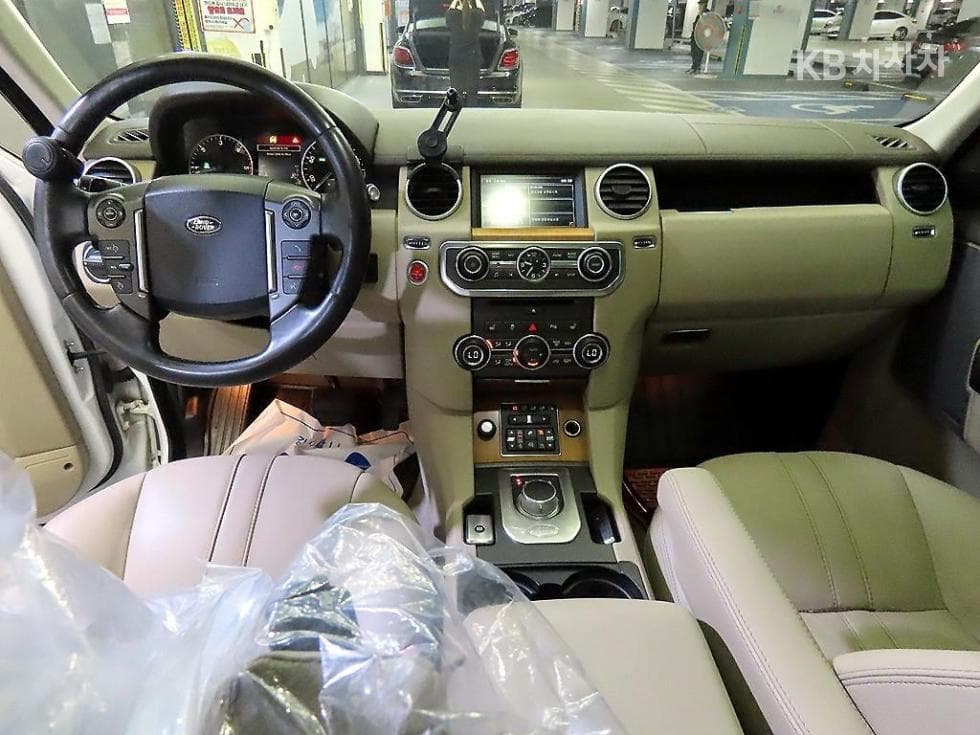 Land Rover 디스커버리43.0 SDV6 HSE Стандартен - 10