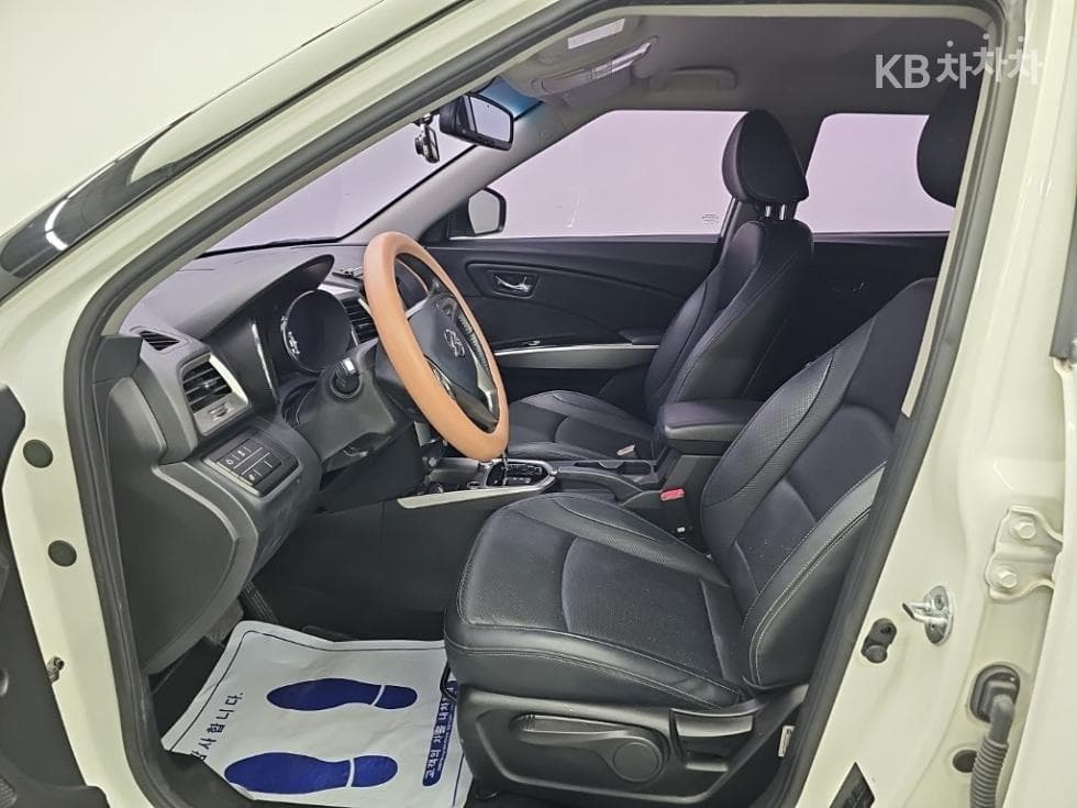 KG Mobility TivoliGasoline LX High-end Type - 11