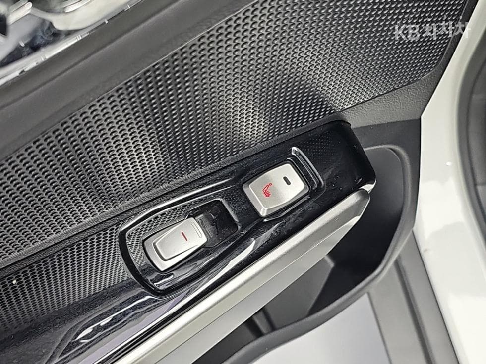 KG Mobility TivoliGasoline LX High-end Type - 13