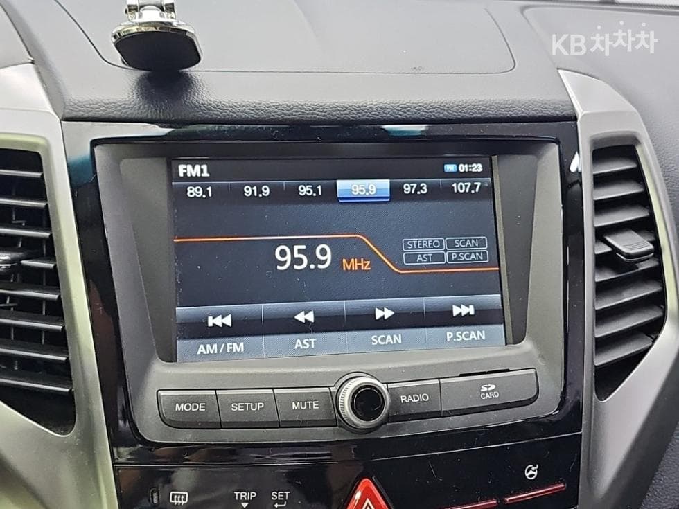 KG Mobility TivoliGasoline LX High-end Type - 14
