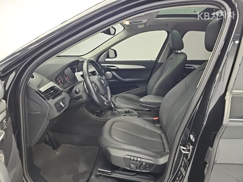 BMW X1 (F48)xDrive 20d Joy - 11