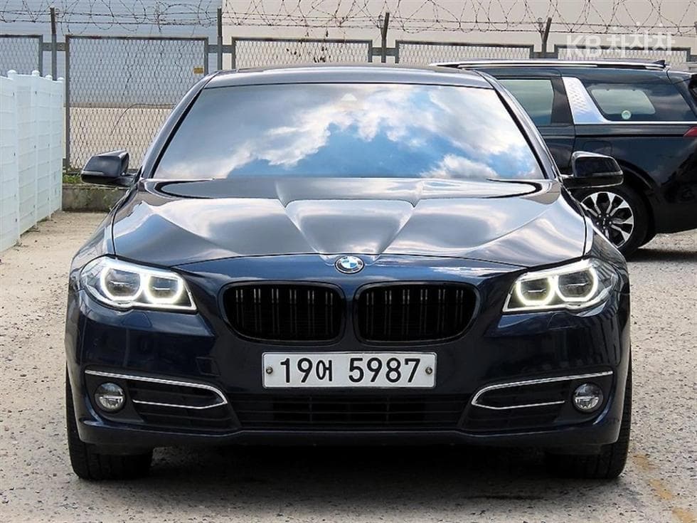 BMW New5 Series 520d xDrive F10(10~16년) - Image 1