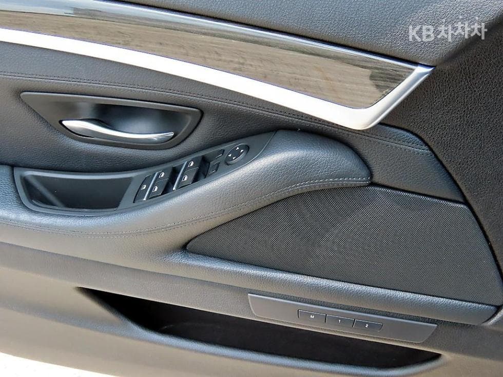 BMW New5 Series520d xDrive F10 - 12