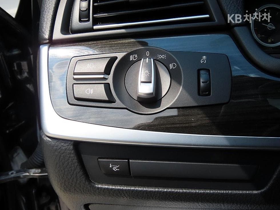 BMW New5 Series520d xDrive F10 - 13