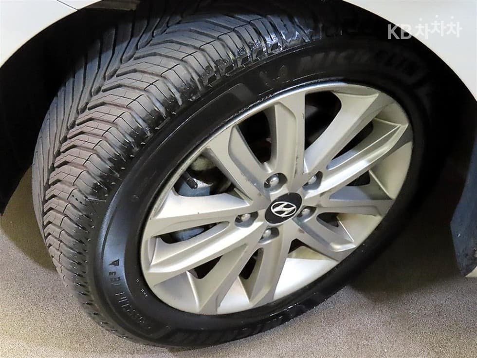 Hyundai The New (facelift) Avante (Elantra)1.6 VGT Modern Standard - 20