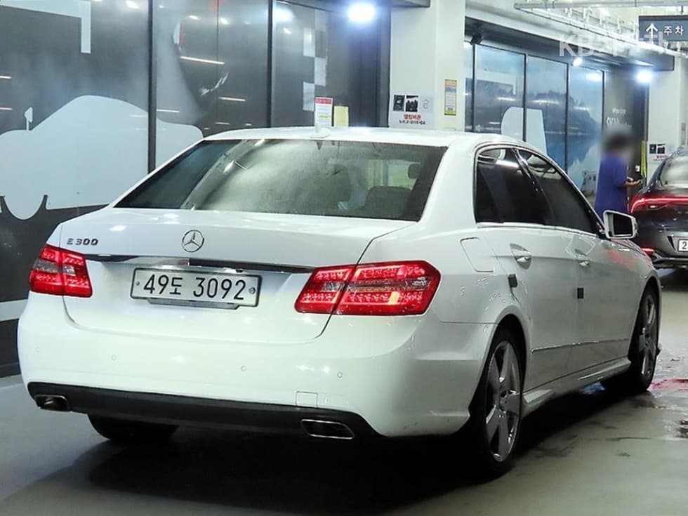Mercedes-Benz New E-ClassE300 Avantgarde W212 - 4